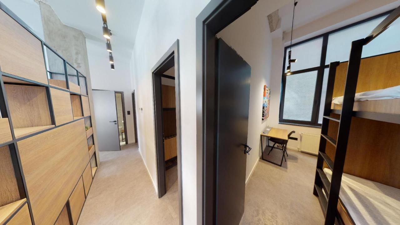 In 10 Apartament *
