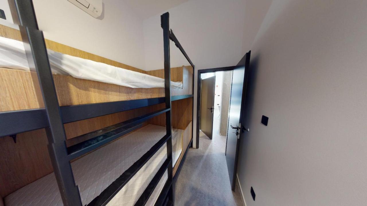 Apartament In 10